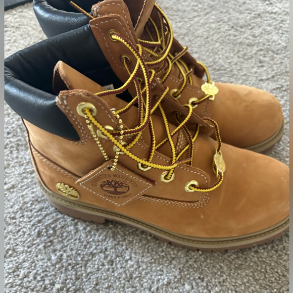 Timberland Boots - Size 7 - Like new condition! - Picture 2 of 5
